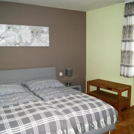 Apartment Eichenhain: Spacious 4-person In St. Andrä Sankt Andra vor dem Hagenthale